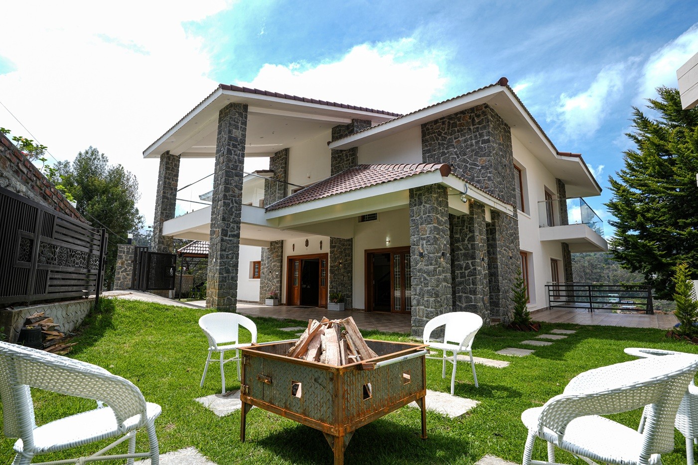 RR Vintage Valley 8BHK Private Luxury Villa